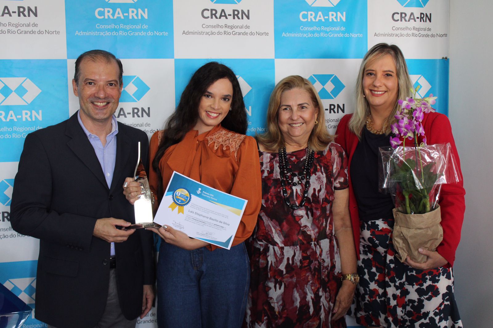 CRA-RN entrega troféu à vencedora do Prêmio Guerreiro Ramos 2021